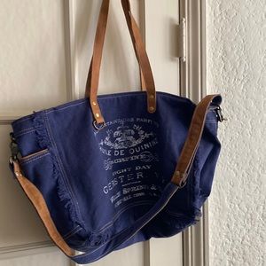 Lisa Robertson navy tote large brand new, never used.  Fabulous.!